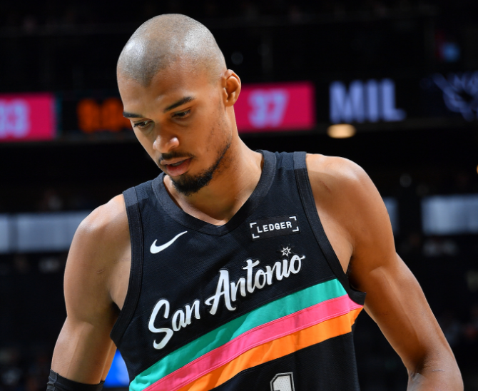 网页版登录入口-升西部第二！文班22+10受伤惊魂 马刺最多领先39分大胜雄鹿