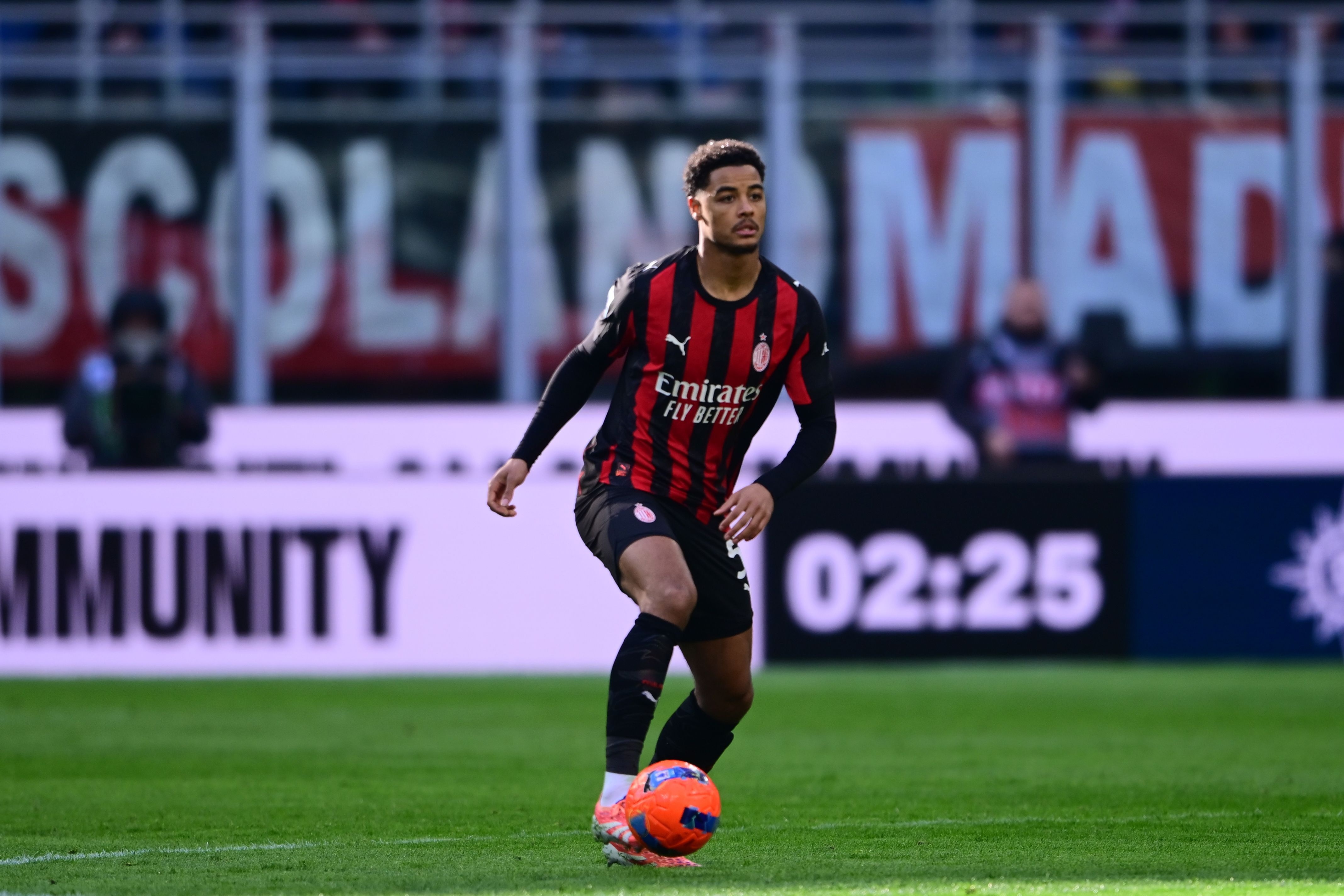 体育视频直播-隆戈：德温特的进步或改变米兰引援策略，球队可能选择保持现状