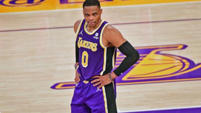 体育视频直播-【人物】韦少登顶热搜榜！他的NBA生涯已经危在旦夕